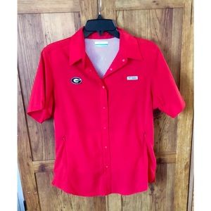 Women’s Columbia Georgia Bulldogs short sleeve Omni -Shade shirt. Size Medium